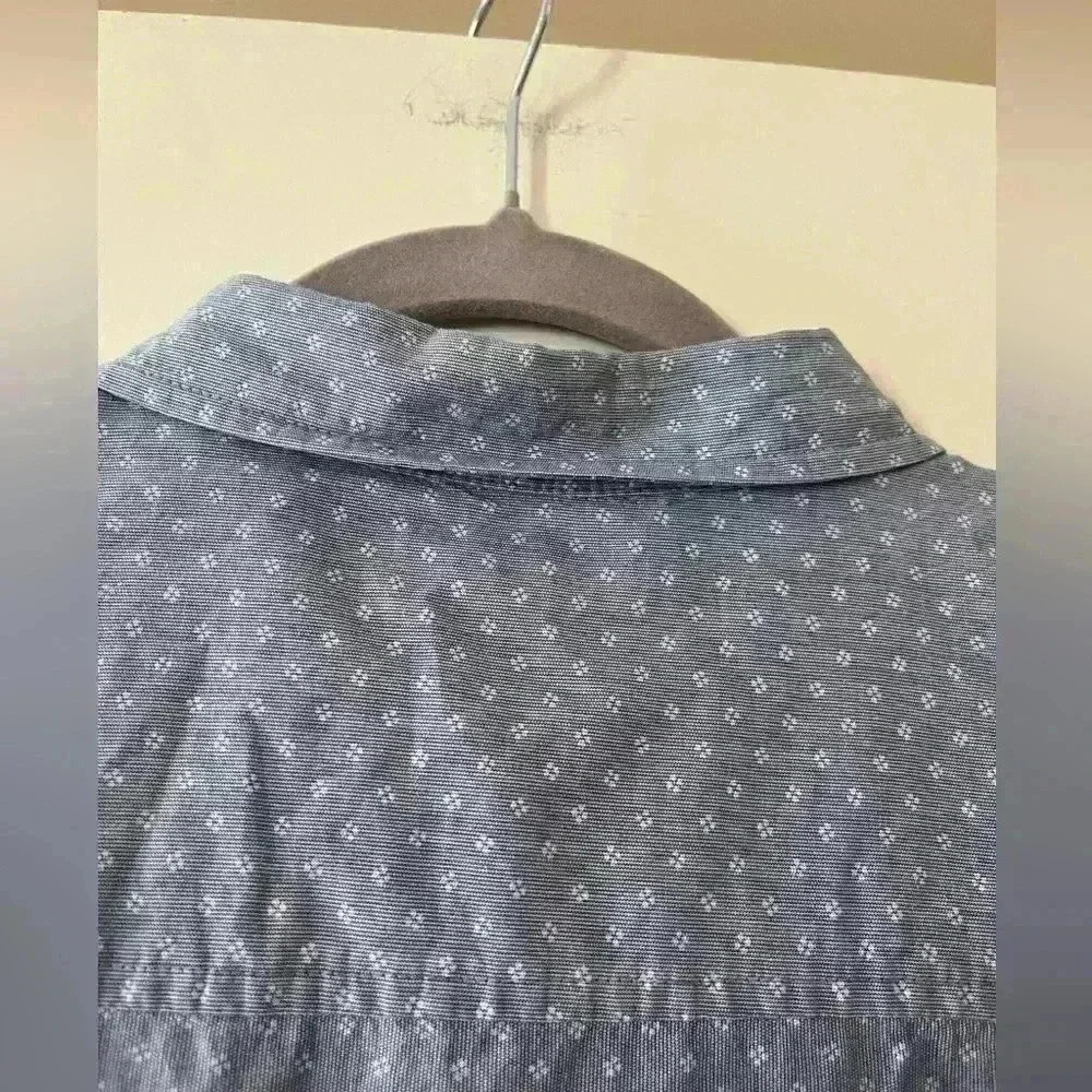 EUC GAP Boyfriend Fit Light Denim Color Button Down Shirt Women’s small - Picture 8 of 9